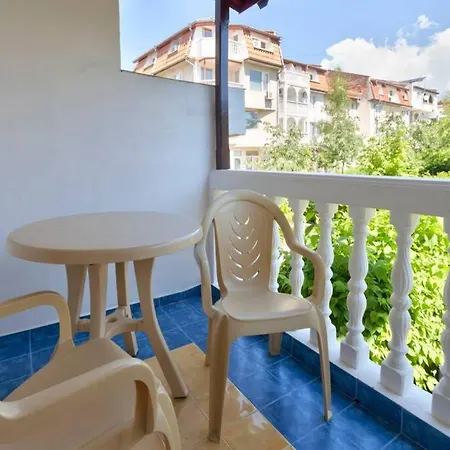 Your Lovely Summer In Sunny Apartament *